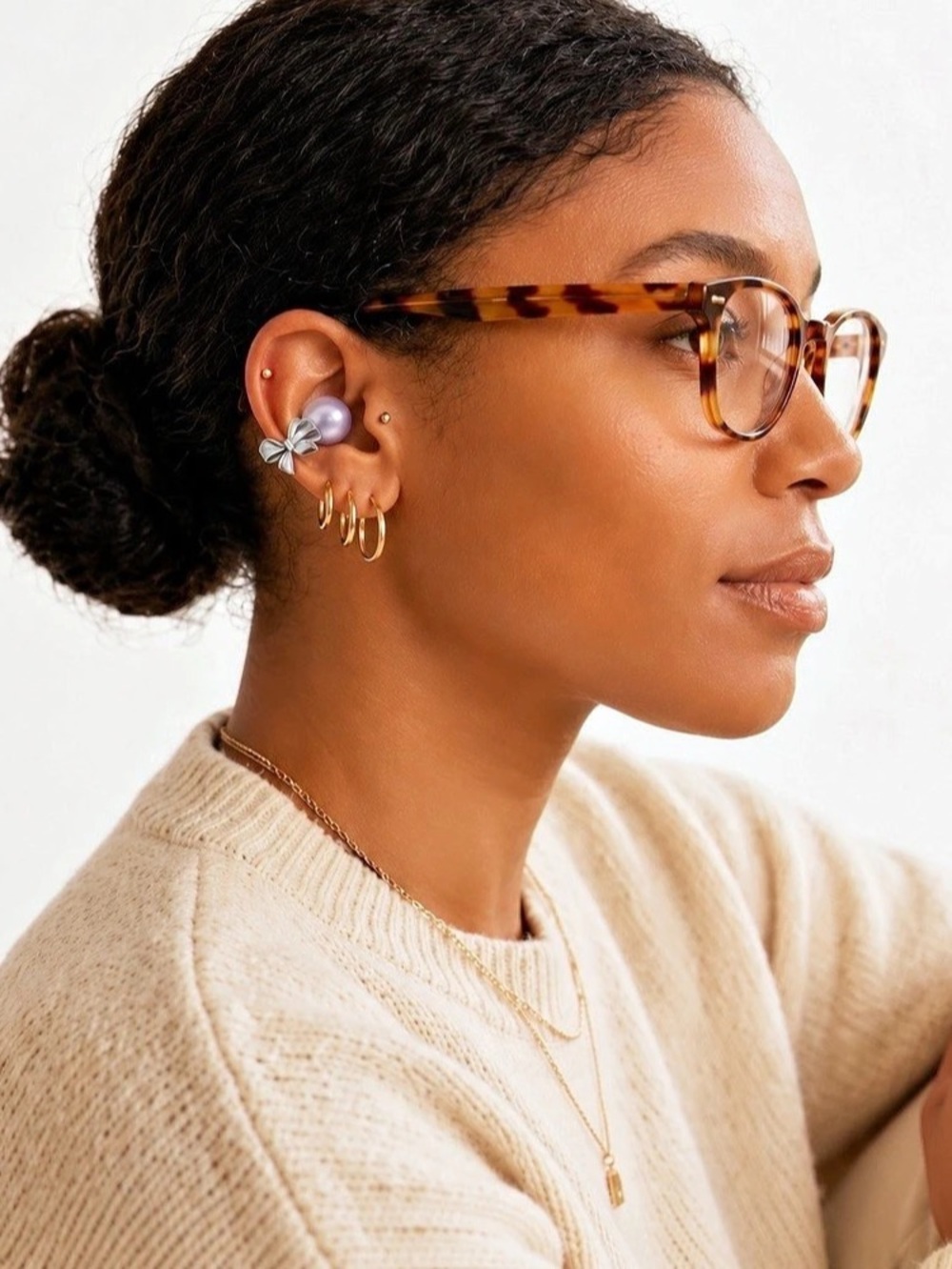 ViSound Adorn Clip-On Bluetooth Earbuds – Silver Bow & Cream Case